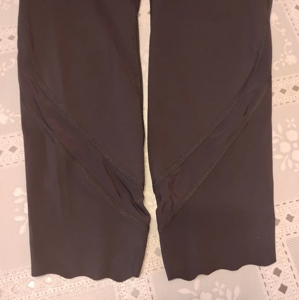 Lululemon Wunder Under Crop High-Rise *Roll Down Scallop Full-On Luxtreme, Sz 8 - Picture 16 of 16